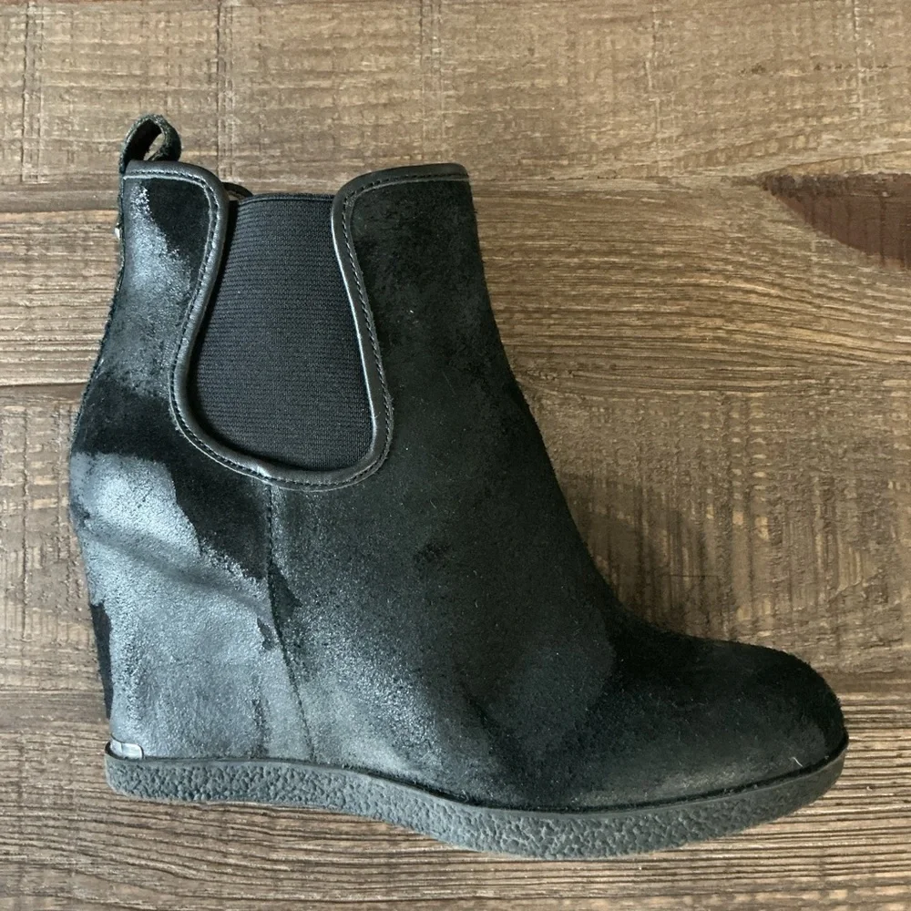 Donald J. Pilner Dillion Black Distressed Ankle Wedge Boots Size 6.5